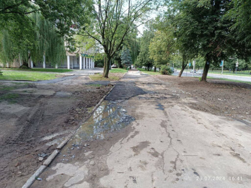 Будуть переробляти: у Львові після прокладання тепломережі поклали неякісно асфальт