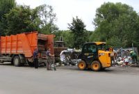 Комунальники Дрогобича закликають мешканців не складувати великогабаритні відходи на сміттєвих майданчиках міста