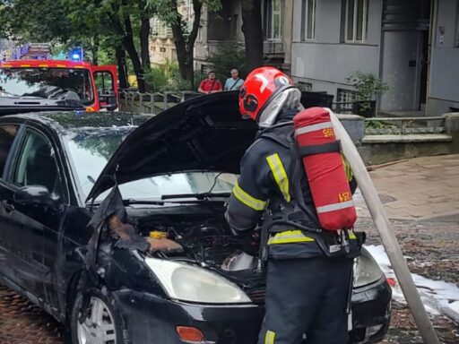 У центрі Львова на ходу загорілося авто